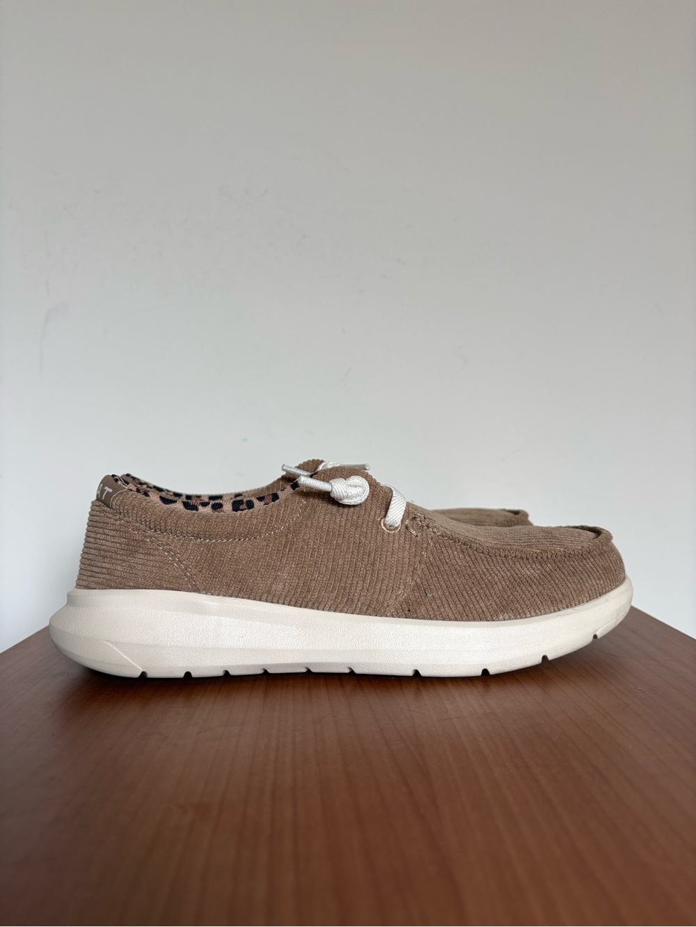 Ariat Women's Hilo Shoes in Tan Corduroy size 6.5 Slip on Comfort Boat Shoe - Picture 4 of 9